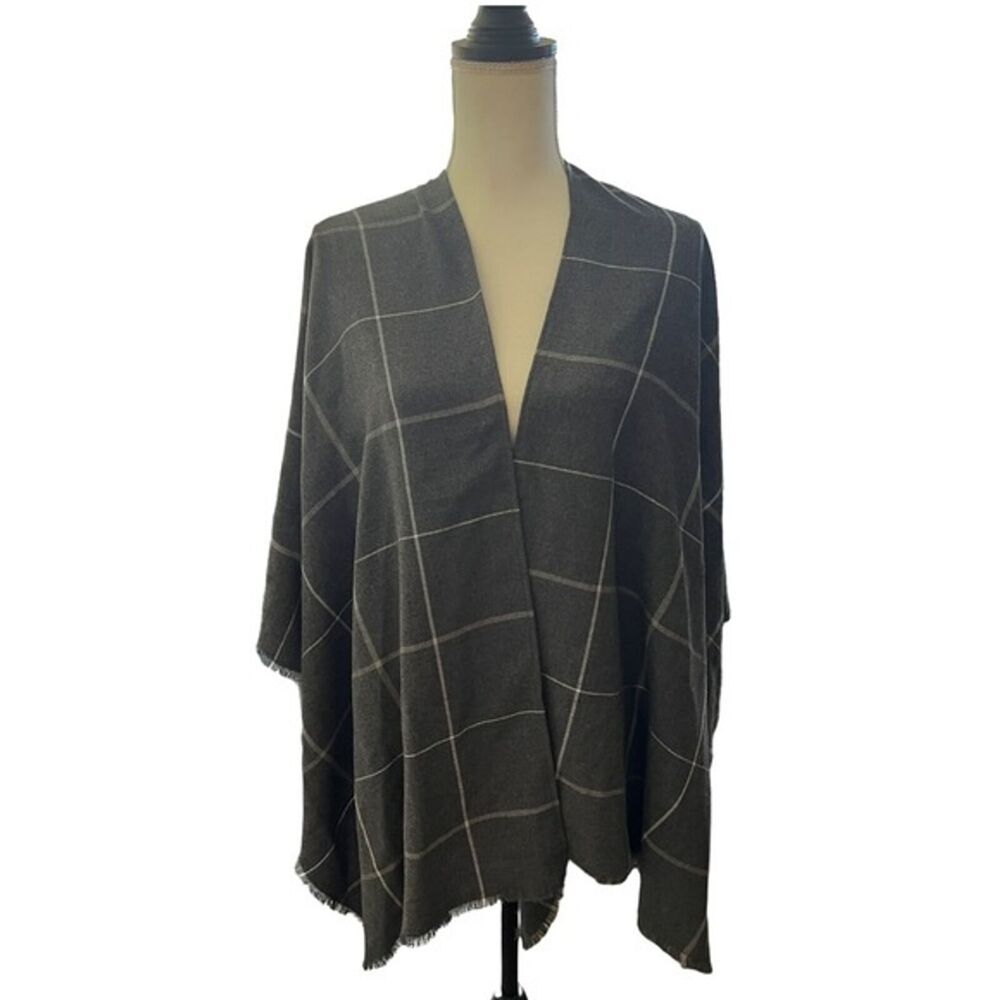 Moss Rose gray and white shawl one size warm soft excellent pre-owned condition